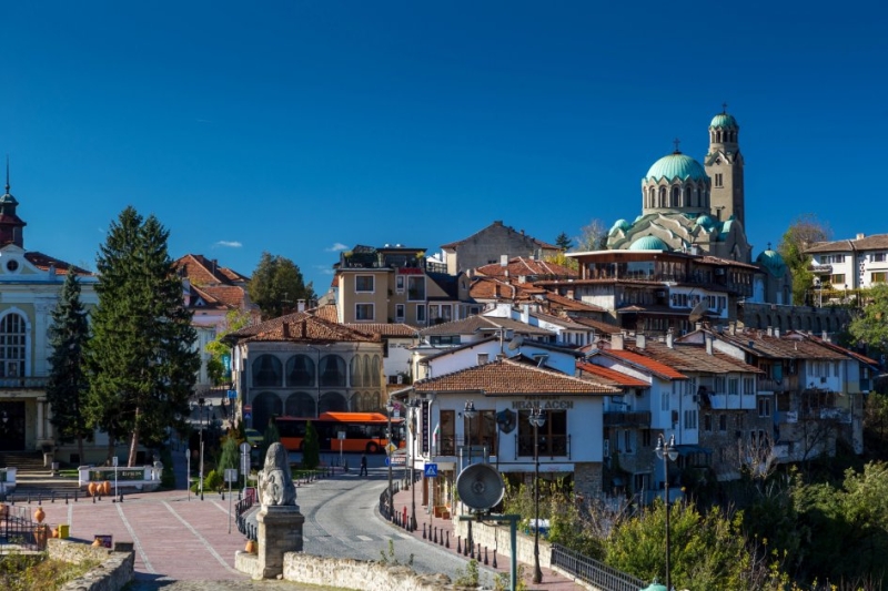 How do I move to live in Bulgaria?